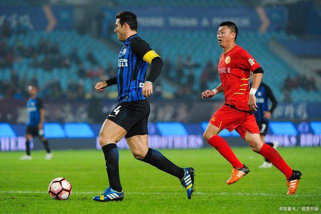 王哲林35+16上海胜同曦 贺希宁31分深圳胜北控